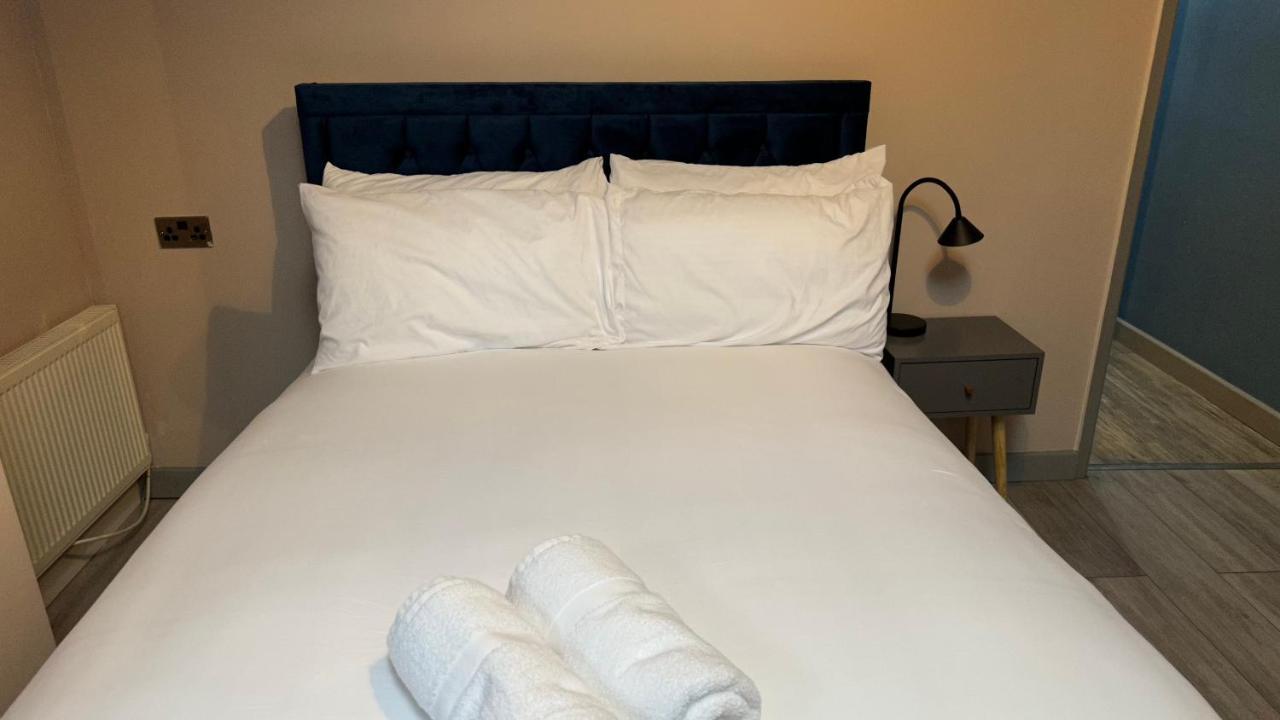 One Bedroom Apartment In Walsall Sleeps 4 Free Wifi By Villazu Bloxwich エクステリア 写真