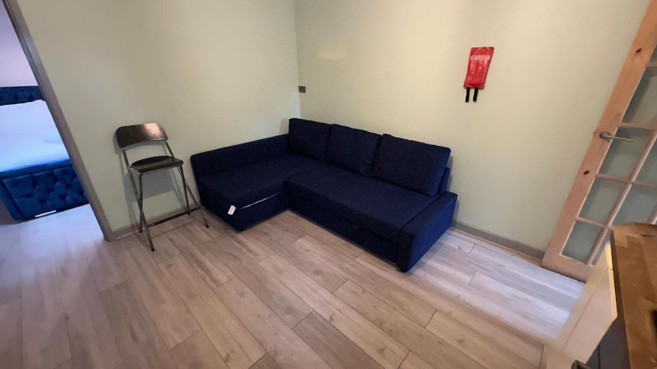 One Bedroom Apartment In Walsall Sleeps 4 Free Wifi By Villazu Bloxwich エクステリア 写真